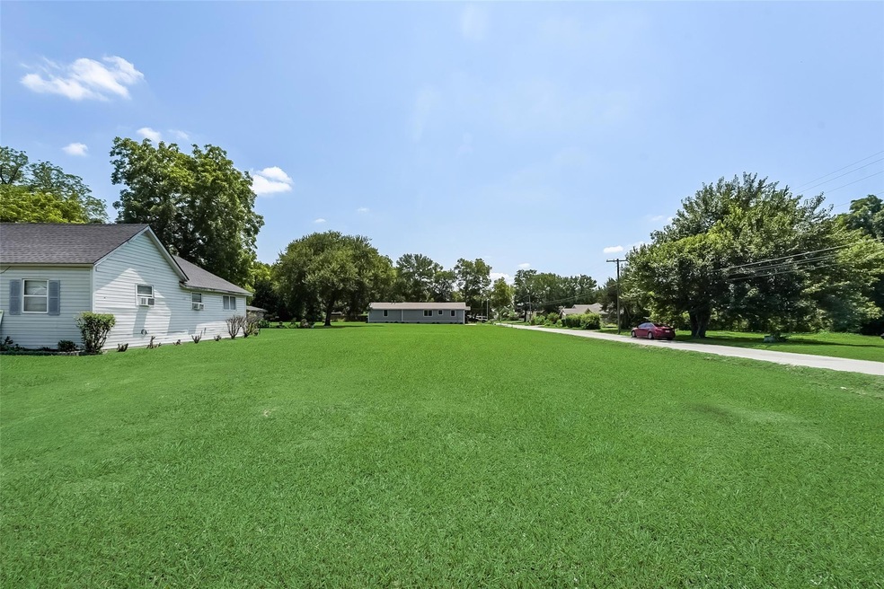 607 E 6th St, Bonham, TX 75418 - photo 1