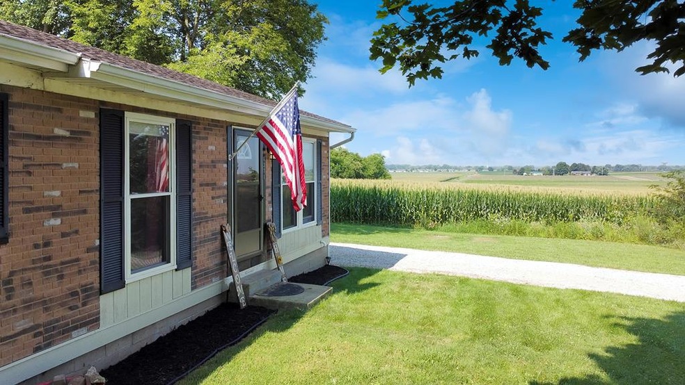 6371 Putnam Dr, Circleville, OH 43113 - photo 1