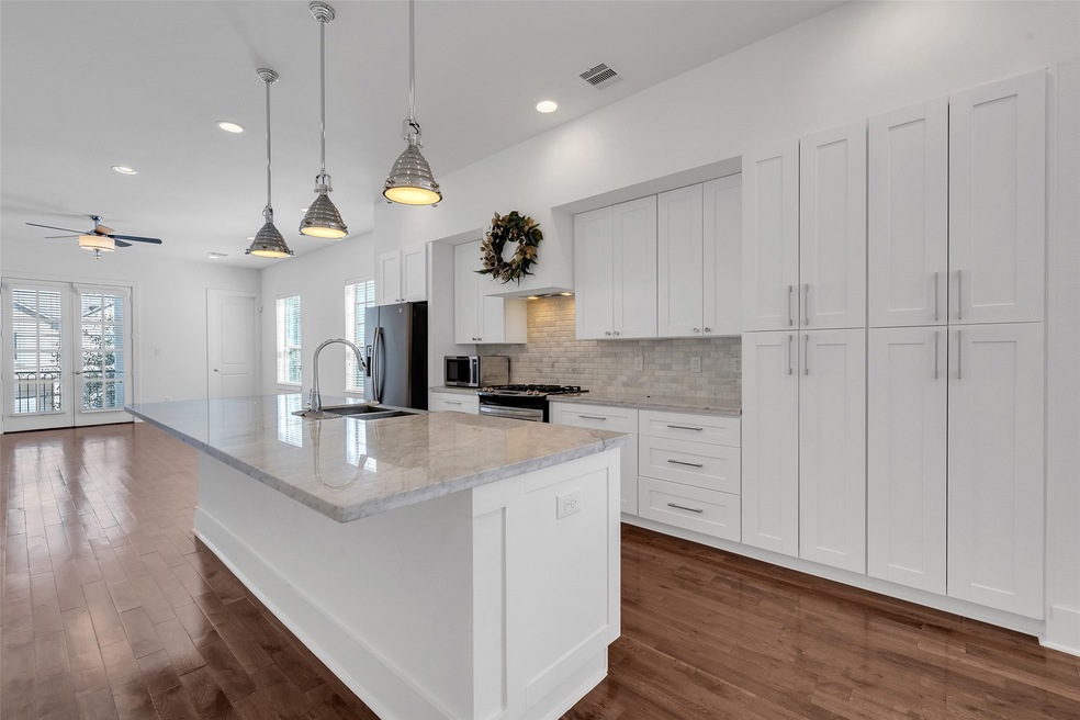 1719 Thompson St, Houston, TX 77007 - photo 1