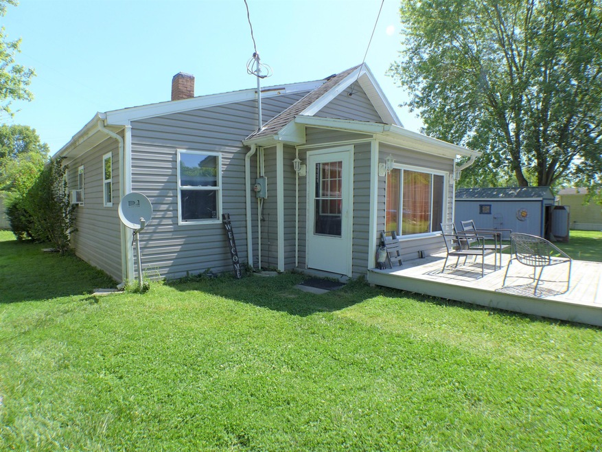 954 Charles St, Logan, OH 43138 - photo 1