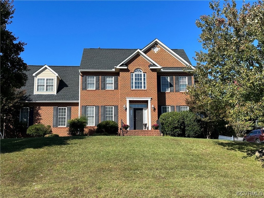 View of front of home featuring a front yard