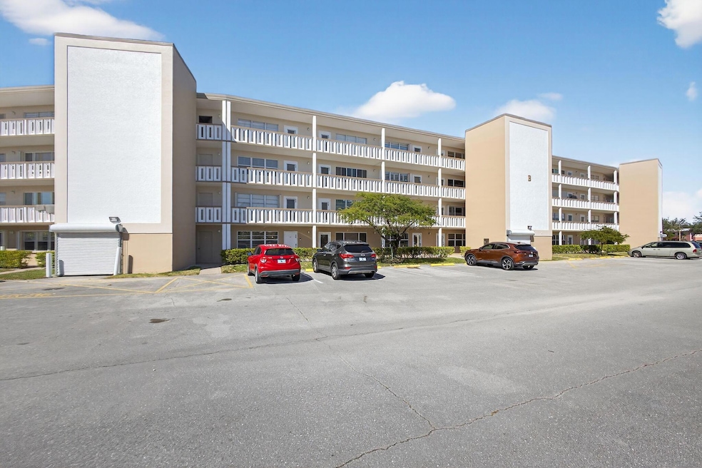 334 Dover B unit B, West Palm Beach, FL 33417 - photo 1