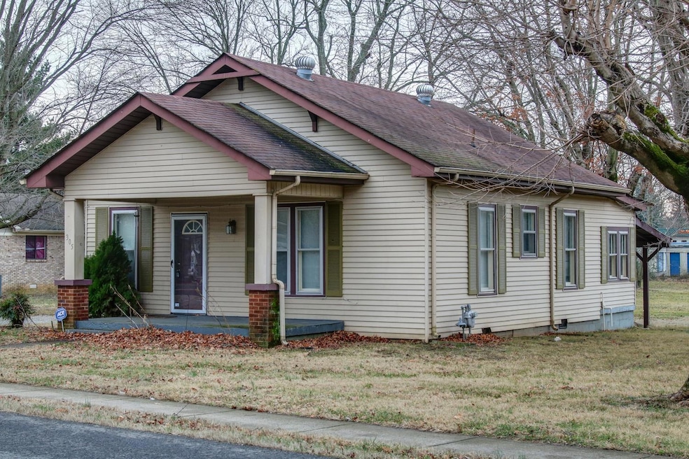 305 S Russell St, Portland, TN 37148 - photo 1