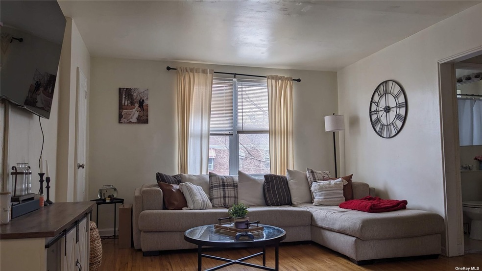 193-12 Station Rd, Flushing, NY 11358 - photo 1