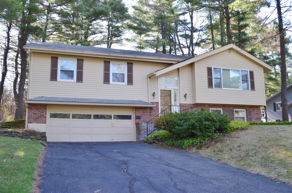 33 Leroi Dr, Pittsfield, MA 01201 - photo 1