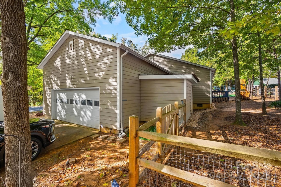 9013 Windjammer Dr, Fort Mill, SC 29708 - photo 1