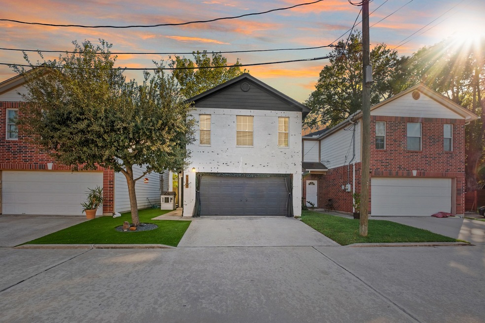 Welcome home to 9623 Elmview Place #1! This stunni