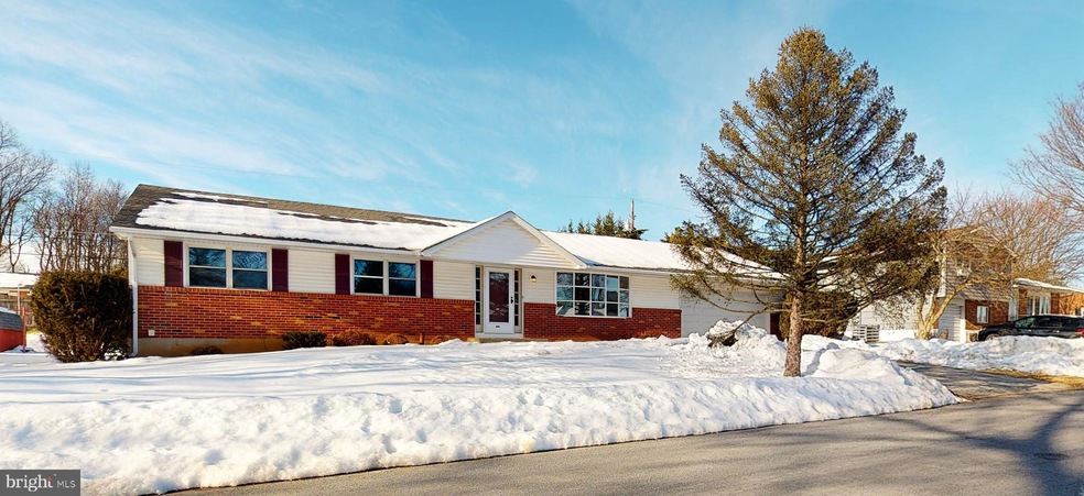 1459 Laurel Ln, Macungie, PA 18062 - photo 1