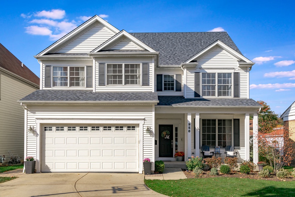 958 S Fairfield Ave, Elmhurst, IL 60126 - photo 1