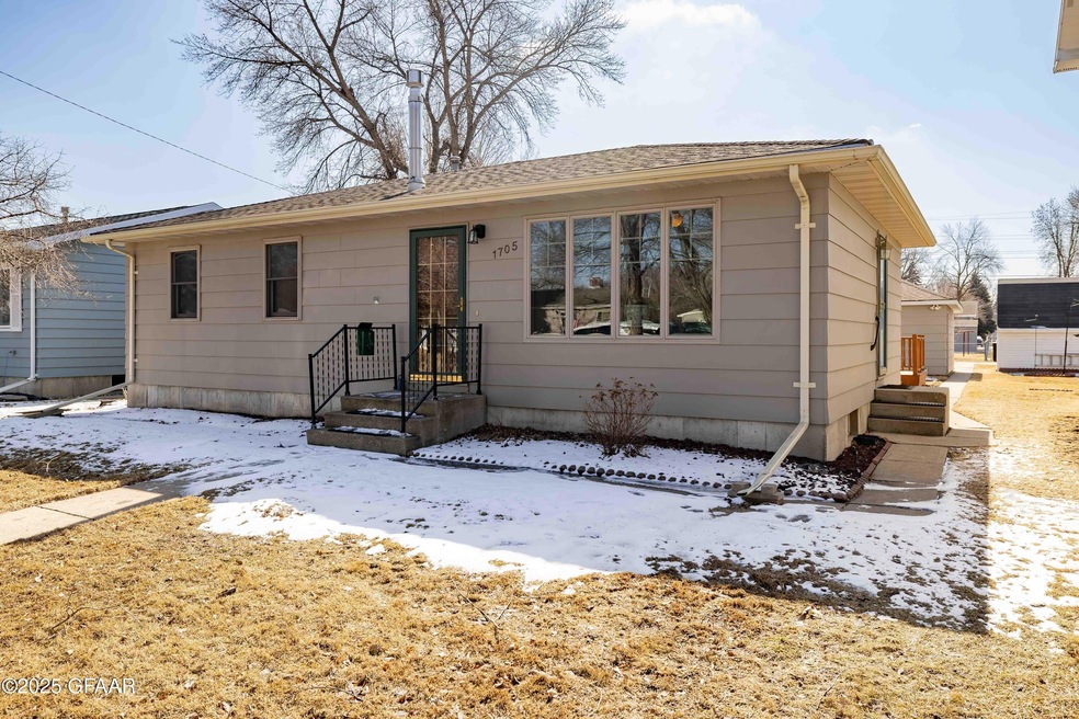 1705-8th-Ave-N-005