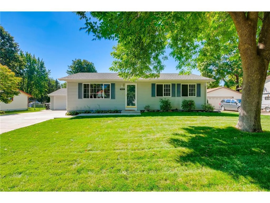 04 Exterior Front Entry