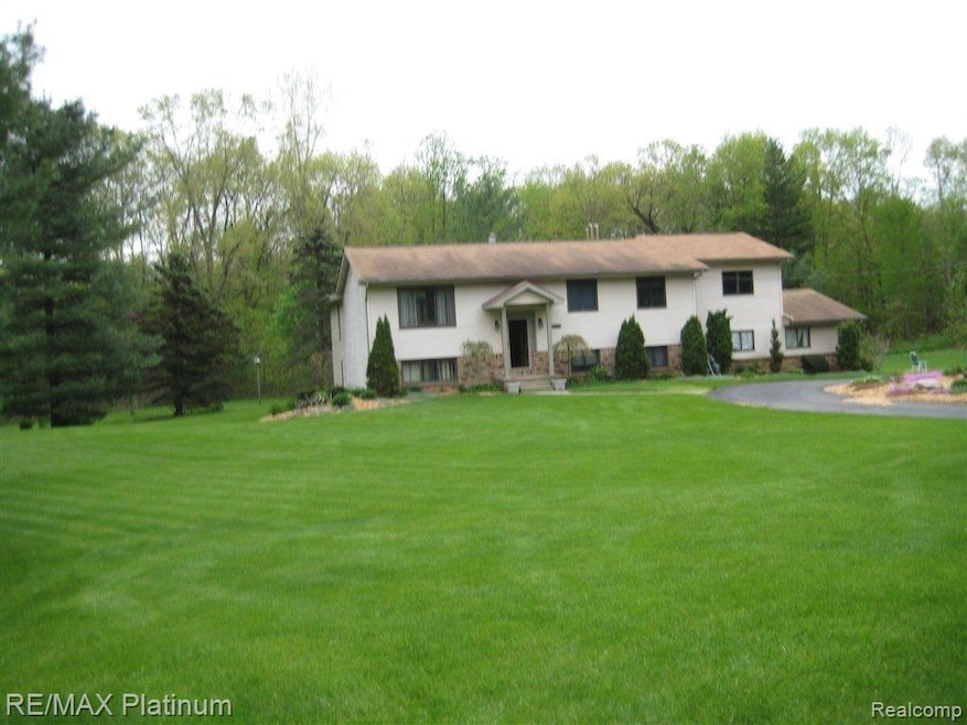 707 S Hacker Rd, Brighton, MI 48114 - photo 1
