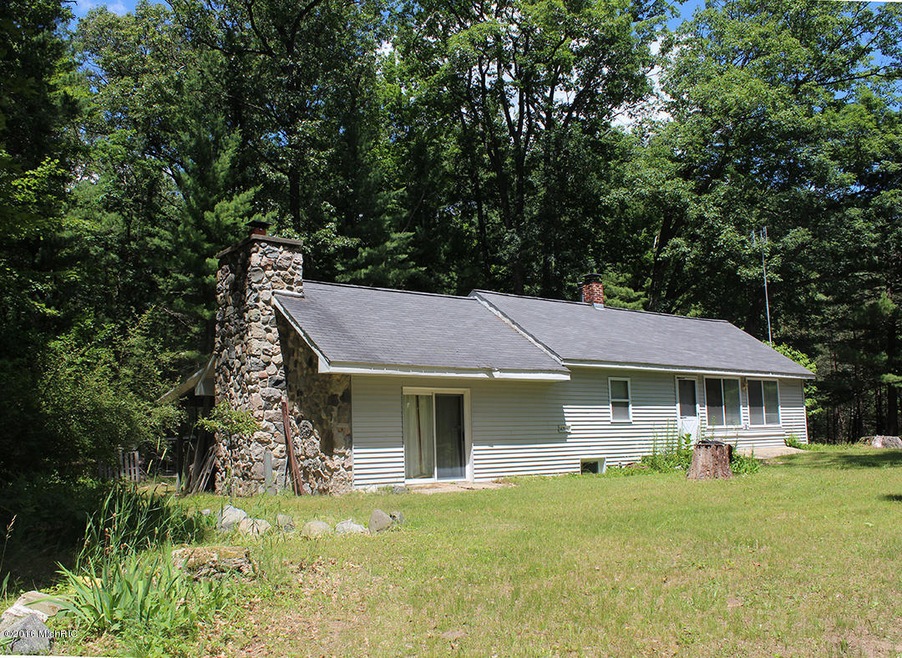 845 W Lincoln St, Brohman, MI 49312 - photo 1