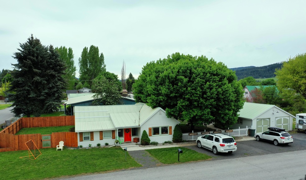 705 W Robert