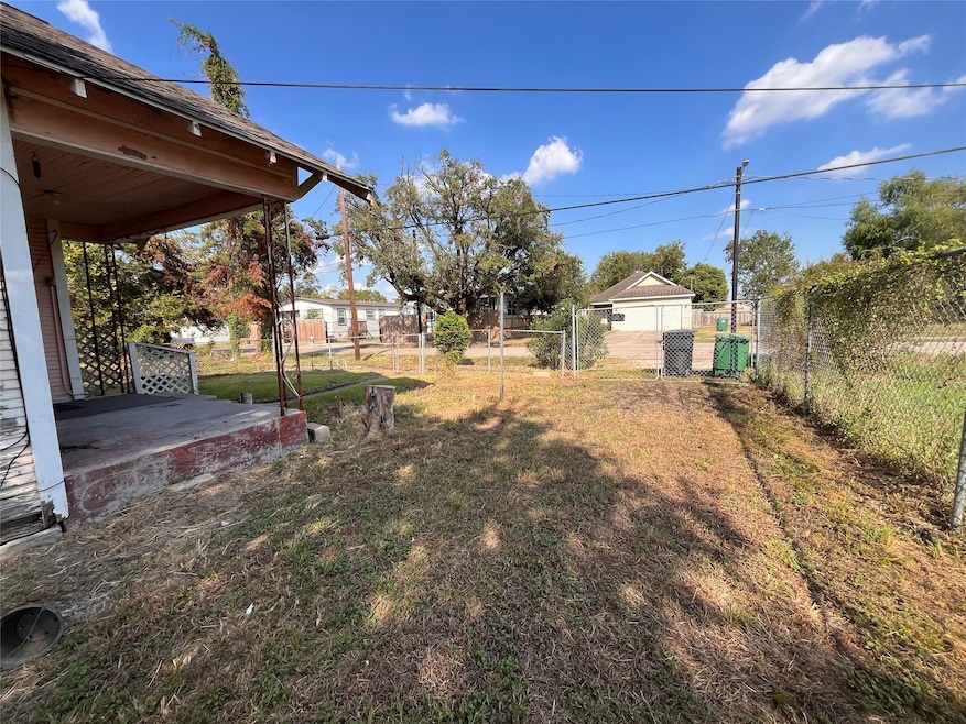 2007 Stevens St, Houston, TX 77026 - photo 1