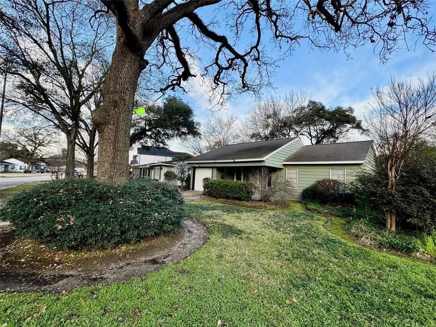 1718 Nina Lee Ln, Houston, TX 77018 - photo 1