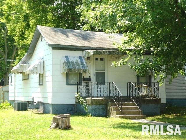 312 N Sheridan St, Lincoln, IL 62656 - photo 1