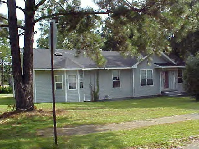 908 Wheelock St, McComb, MS 39648 - photo 1