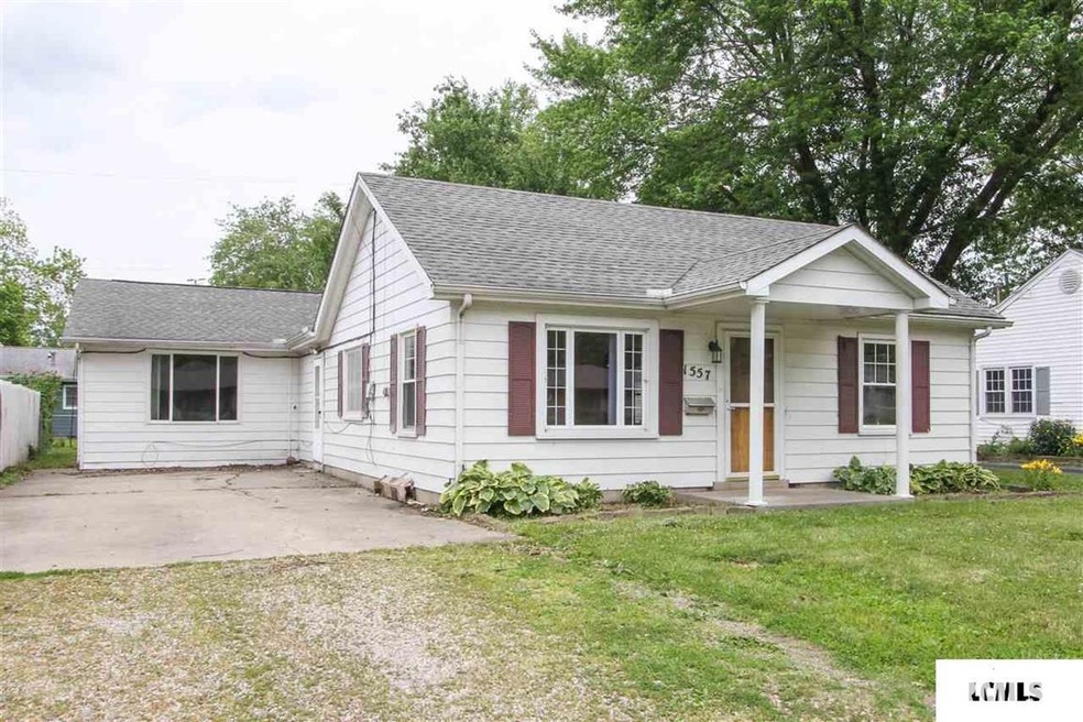 1557 Pulaski St, Lincoln, IL 62656 - photo 1