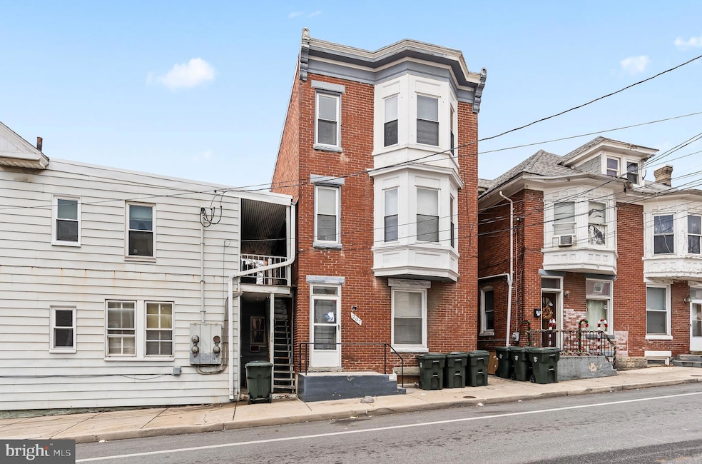 207 N Mulberry St, Hagerstown, MD 21740 - photo 1