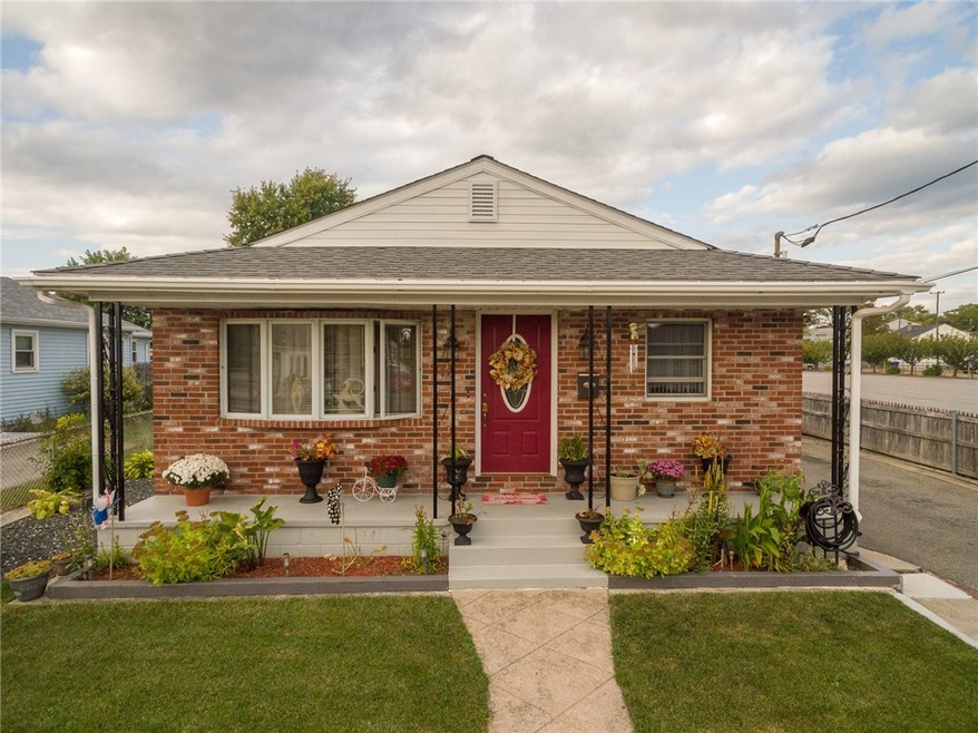 18 W Cute St, Pawtucket, RI 02860 - photo 1