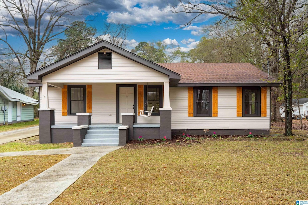 121 W Crest Rd, Bessemer, AL 35023 - photo 1