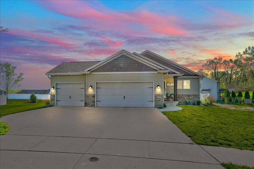 1710 Pioneer Ct SE, Cedar Rapids, IA 52403 - photo 1