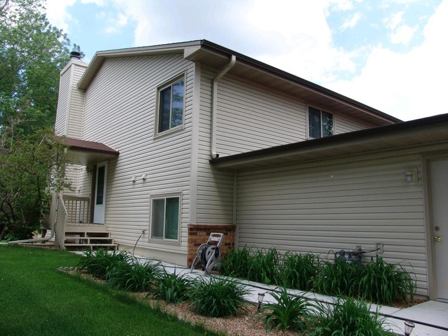 Great Twin Home in with every thing Maple Grove ha