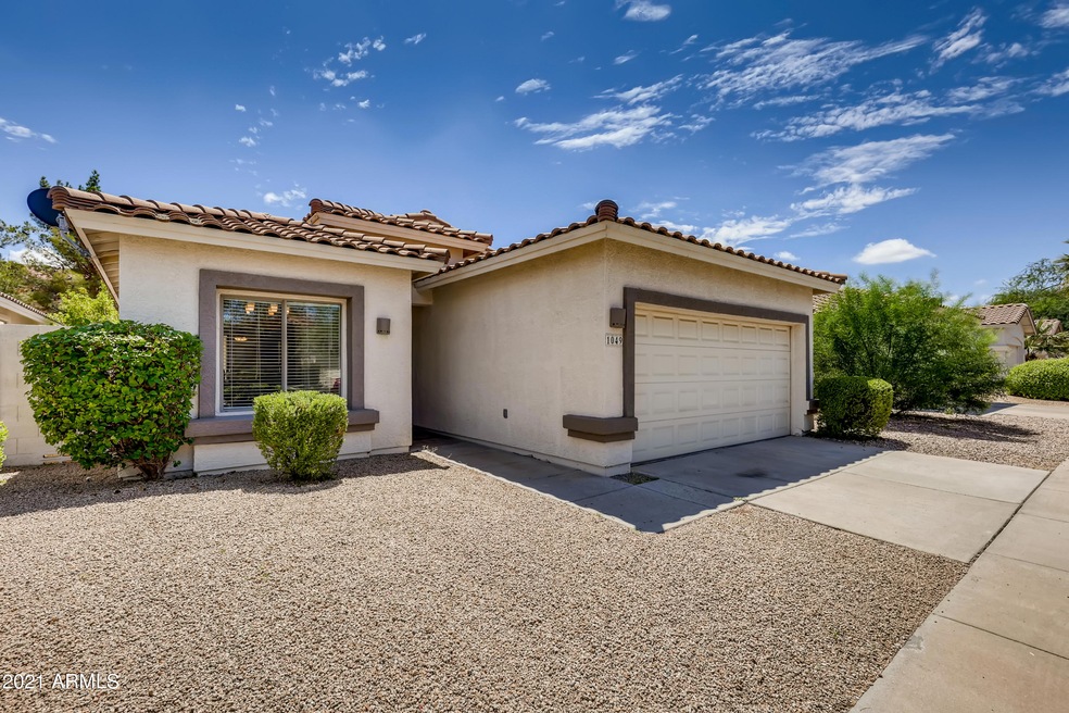 1-016705587-01 Exterior Front
