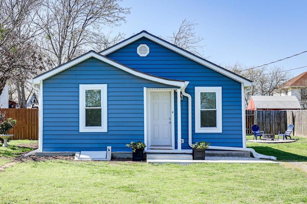 320 S Bowie Dr, Weatherford, TX 76086 - photo 1