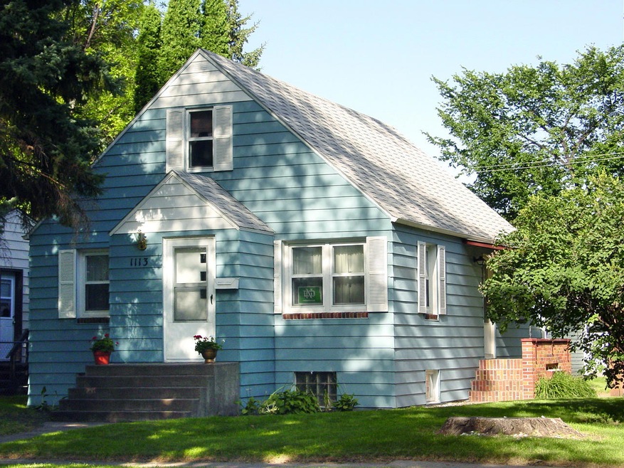 1113 S 12th St, Grand Forks, ND 58201 - photo 1