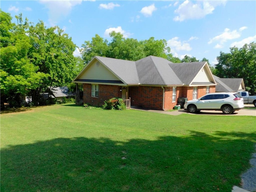 111,113,115 & 117 E Rock St, Fayetteville, AR 72701 - photo 1