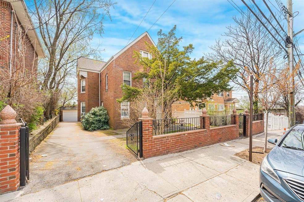 720 E 231st St, Bronx, NY 10466 - photo 1