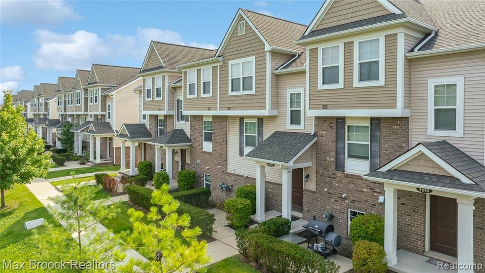 4636 Bradley Cir unit 12, Troy, MI 48085 - photo 1