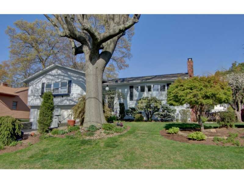 272 Summit Dr, Cranston, RI 02920 - photo 1