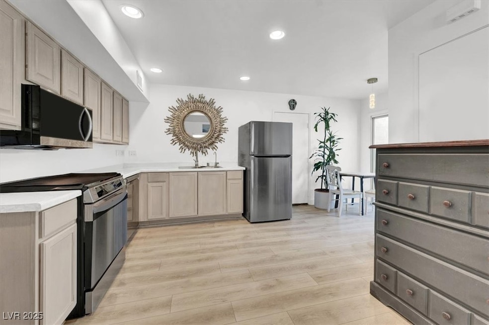5167 Greene Ln unit L, Las Vegas, NV 89119 - photo 1