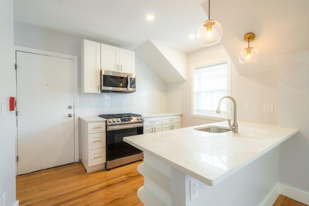 565 Somerville Ave unit 3R, Somerville, MA 02143 - photo 1