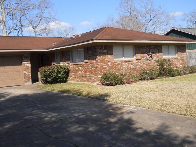 3921 Heatherglen St, Bay City, TX 77414 - photo 1