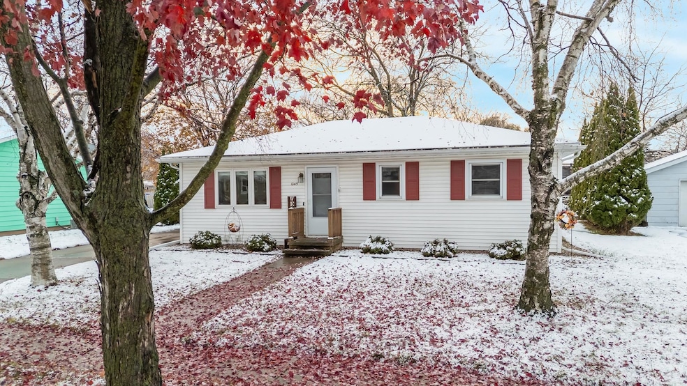 1045 Ardmore Trail, Oshkosh, WI 54904 - photo 1