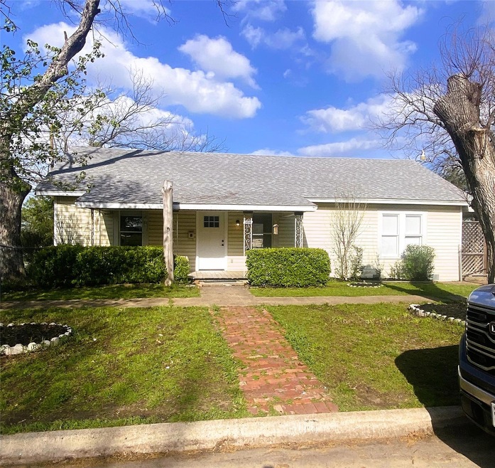 308 N Shawnee St, Ennis, TX 75119 - photo 1