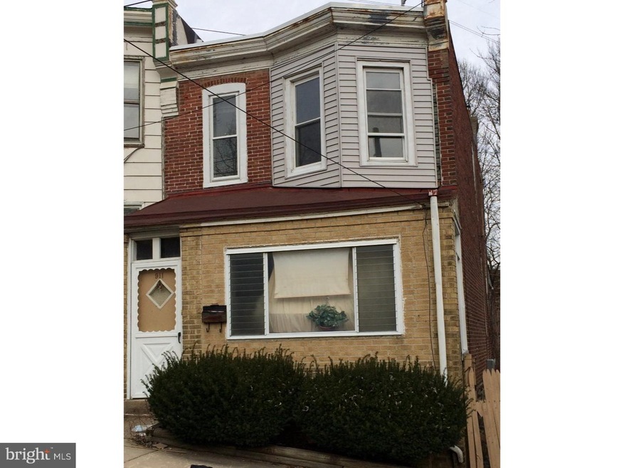 911 Lawrence Ave, Darby, PA 19023 - photo 1
