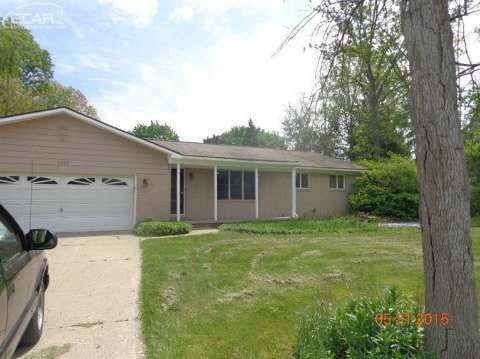 6589 Dalton Dr, Flushing, MI 48433 - photo 1