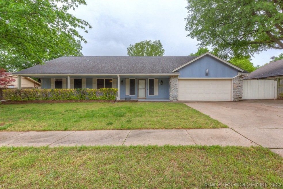 Great curb appeal! One level beauty!