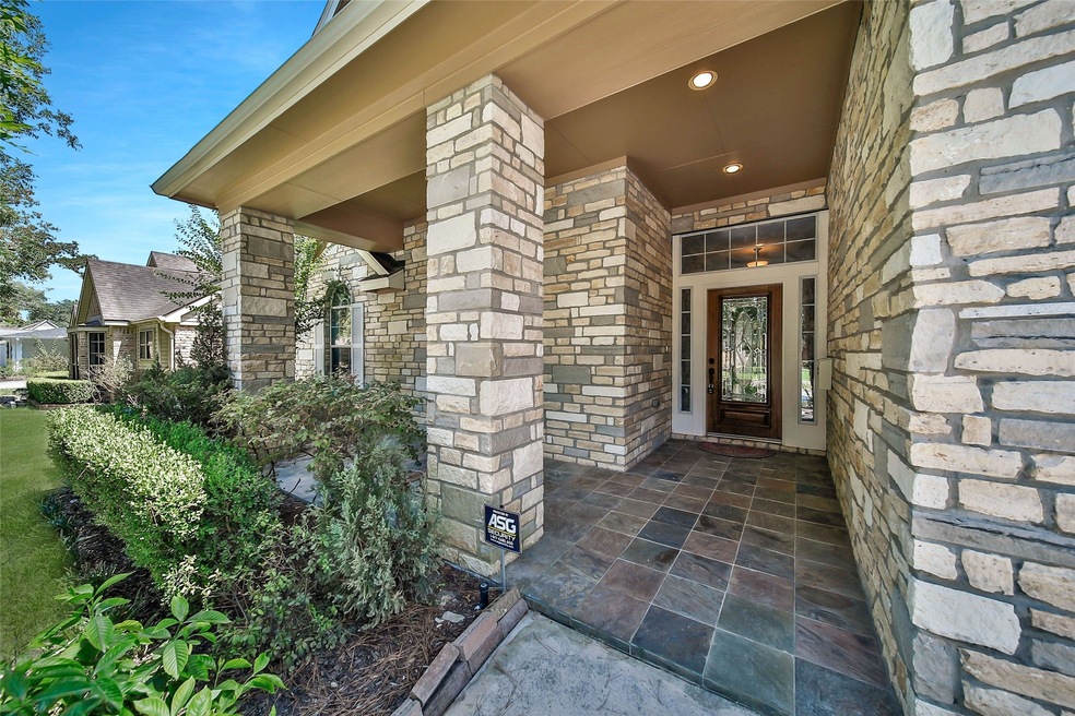 1043 Chamboard Ln, Houston, TX 77018 - photo 1