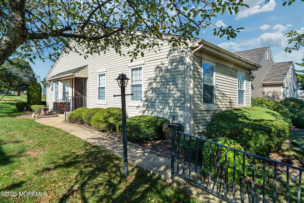 10A Martin van Buren Dr unit B, Monroe Township, NJ 08831 - photo 1