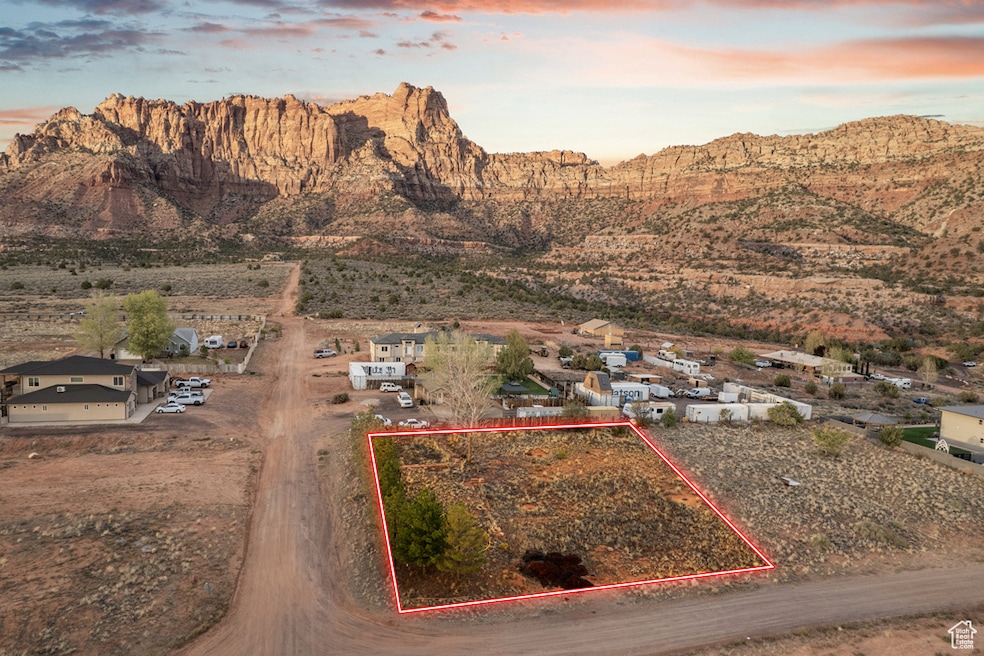 920 Elm St, Hildale, UT 84784 - photo 1