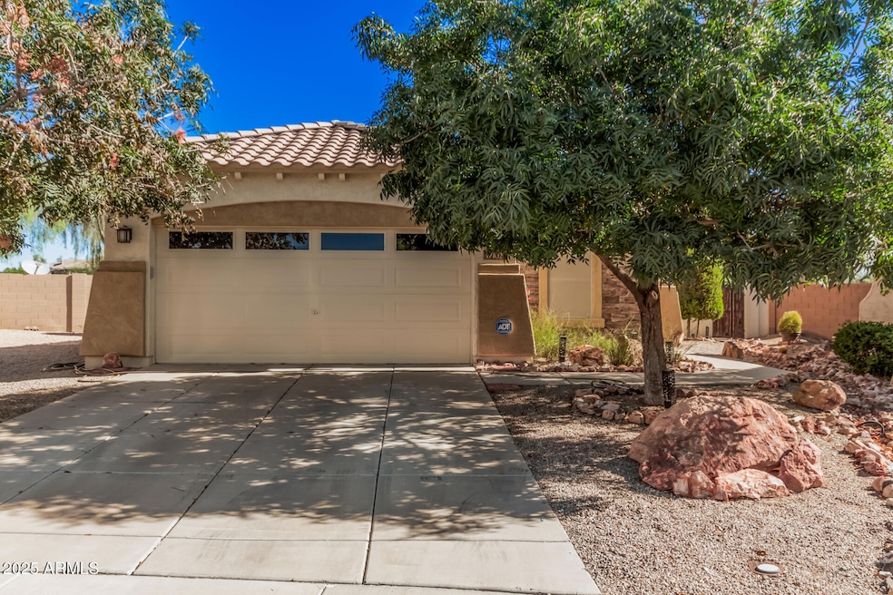17102 W Saguaro Ln, Surprise, AZ 85388 - photo 1