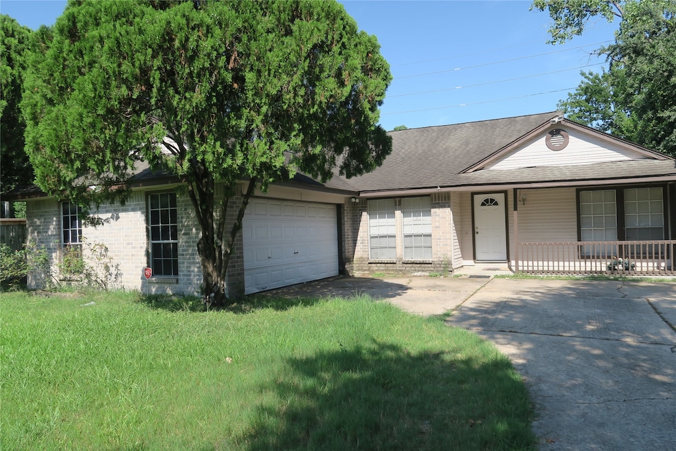 15670 Pebble Lake Dr, Houston, TX 77095 - photo 1