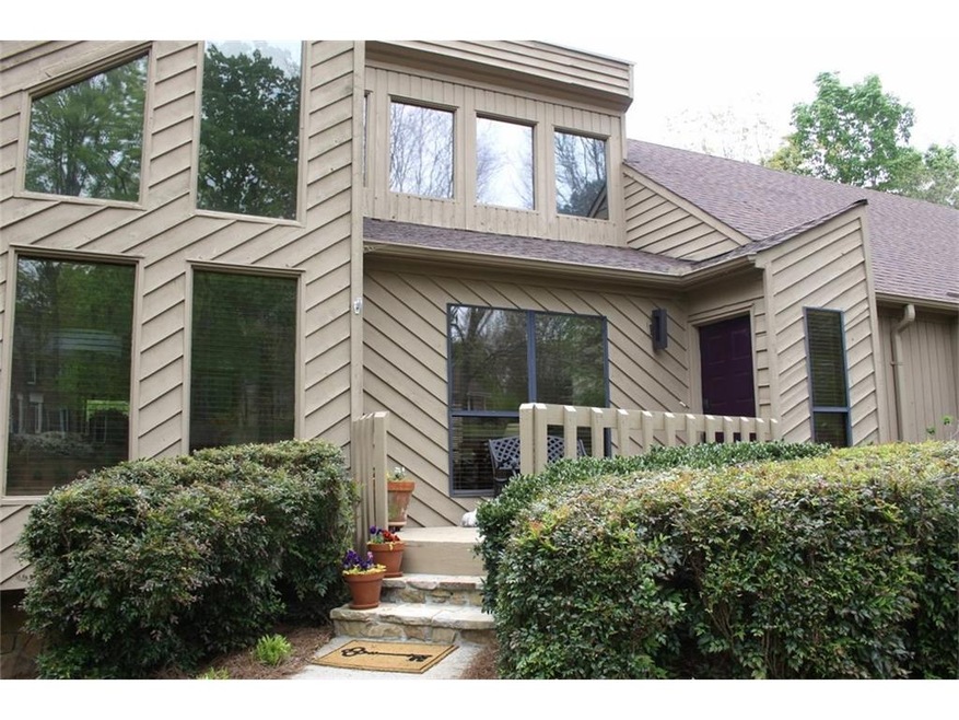 Wonderful Contemporary home maintained to perfecti