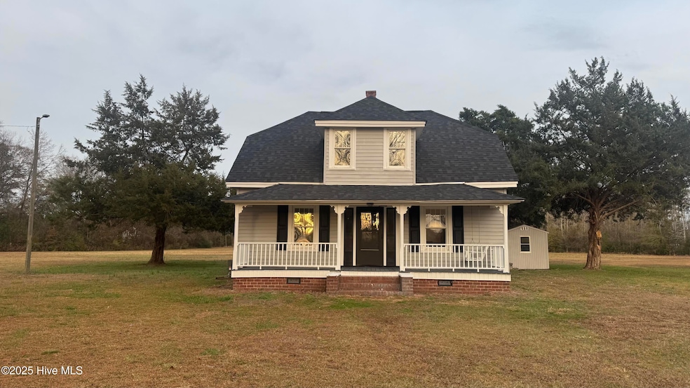 660 Evers Rd, Bladenboro, NC 28320 - photo 1